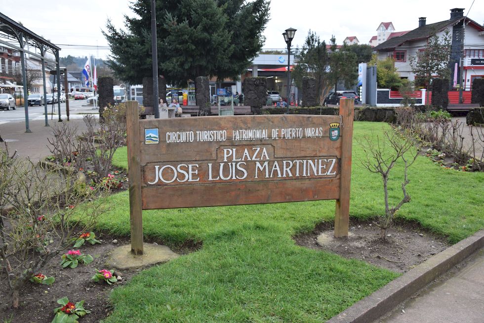 F041ap-786-1-Puerto-Varas-Plaza-Jose-Luis-Martinez-26-7-m.jpg