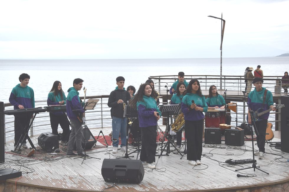 H036ap-0129-1-Puerto-Varas-Mirador-Circular-Musik-21-11-m.jpg