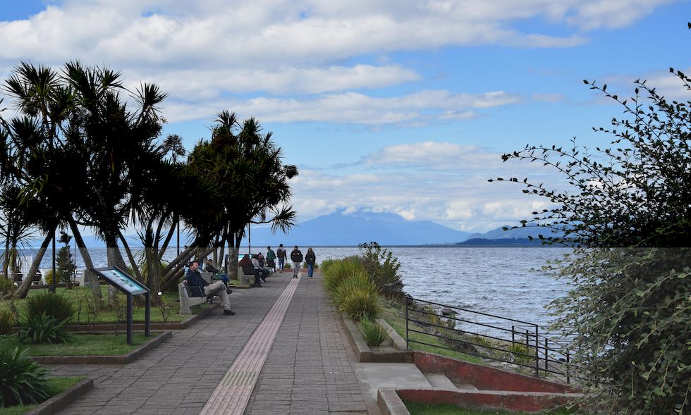 J028ap-0396-1-Puerto-Varas-Mole-18-3-m.jpg