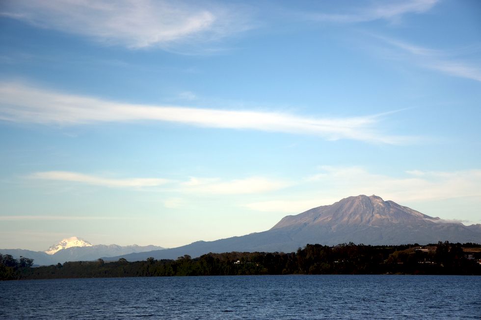 J083ap-0596-1-Puerto-Varas-Mole-Calbuco-17-4-m.jpg