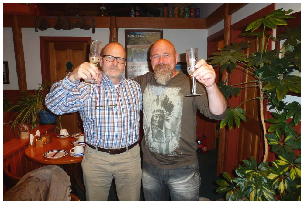 Wolfgang und Heinz in der Hosteria Outsider